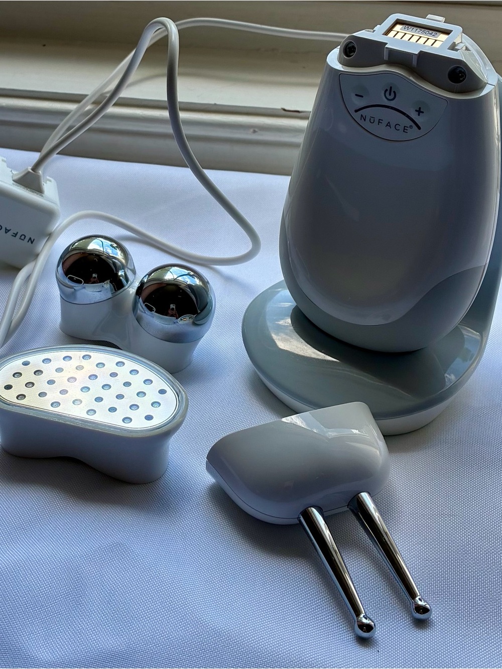 NUFACE TRINITY TONING KIT COMPLETE SET  - WHITE